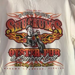 Shuckum's Oyster Pub tshirt . Size M. 2006-2007